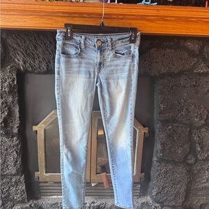 American Eagle Outfitters size 2 short AE Light Blue Skinny Jeans jegging